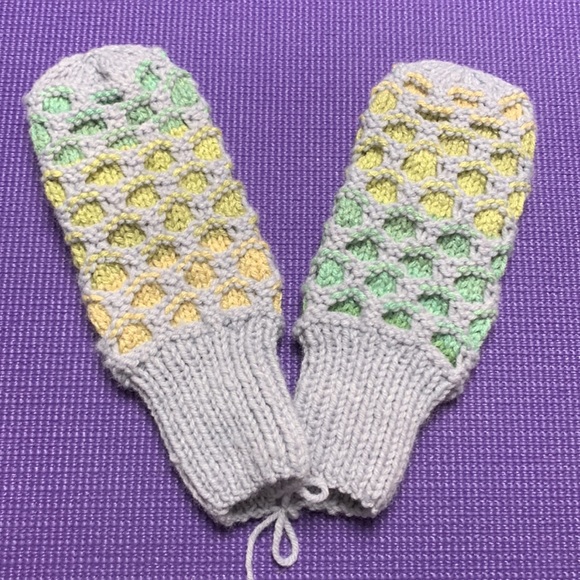 NWOT Handmade Peekaboo Mittens Small-Medium Stretchy - Picture 2 of 2